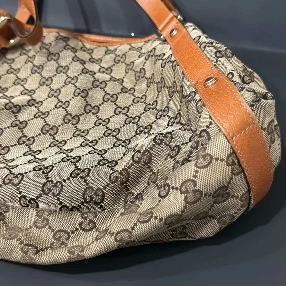 Gucci Tan and Brown Monogram Shoulder Bag - Picture 5 of 7